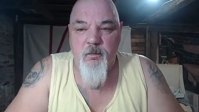 Newfiesausage1972 online show from 03-06-26, 12:22