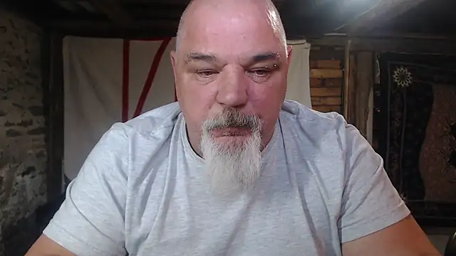 Newfiesausage1972 online show from 04-08-26, 10:55