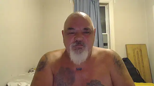 Newfiesausage1972 online show from 09-17-25, 09:33