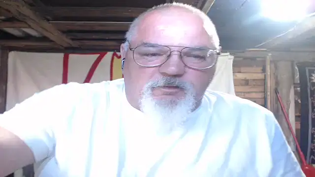 Newfiesausage1972 online show from 05-28-26, 12:44
