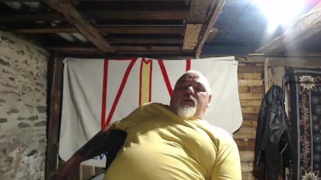 Newfiesausage1972 online show from 12-19-25, 10:17