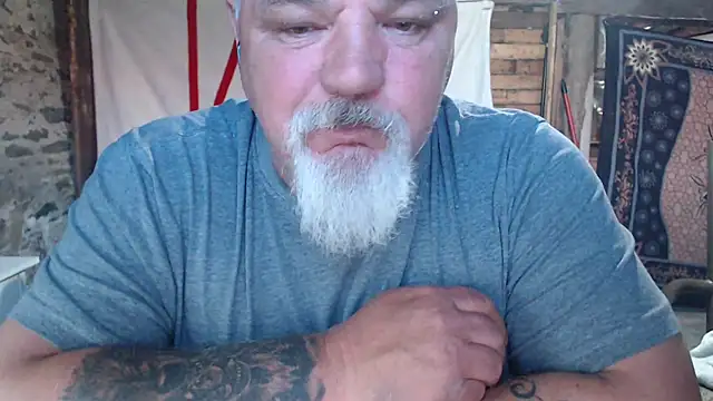 Newfiesausage1972 online show from 05-20-26, 12:46