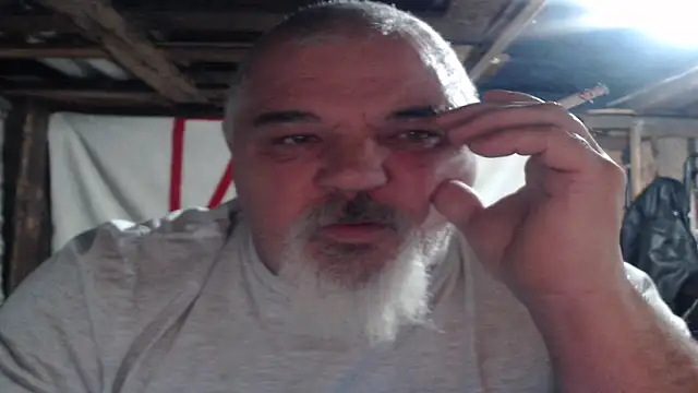 Newfiesausage1972 online show from 11-16-25, 10:35