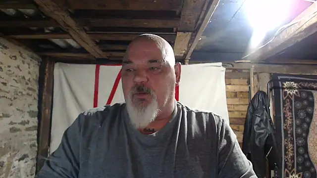 Newfiesausage1972 online show from 11-28-25, 10:04