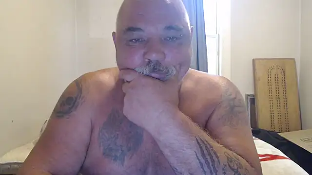 Newfiesausage1972 online show from 09-21-25, 01:38