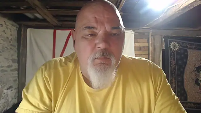 Newfiesausage1972 online show from 04-23-26, 08:21