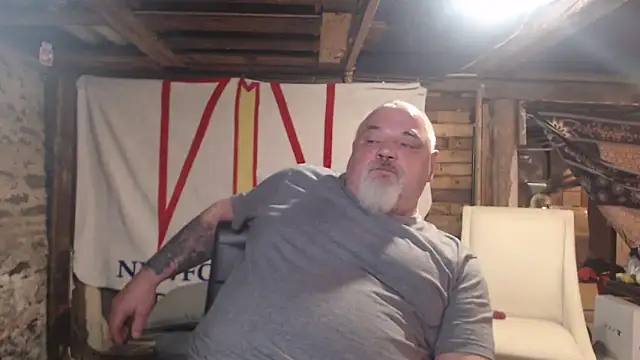 Newfiesausage1972 online show from 02-10-26, 01:21