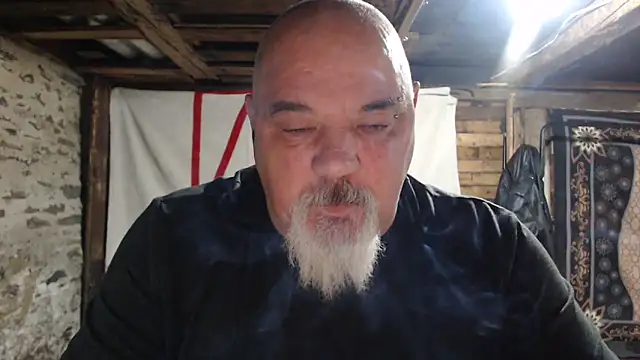 Newfiesausage1972 online show from 12-01-25, 10:16