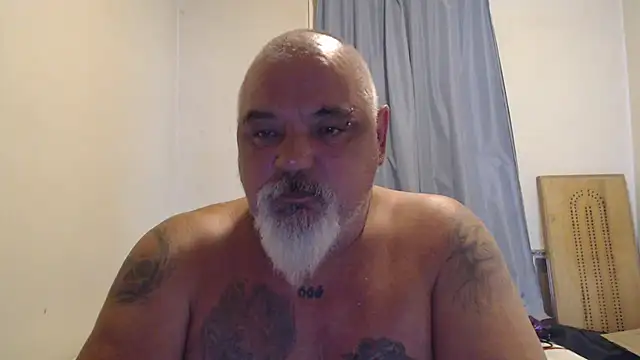 Newfiesausage1972 online show from 09-23-25, 03:30