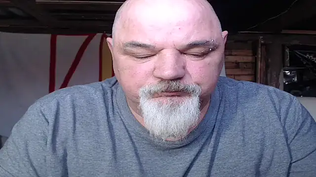 Newfiesausage1972 online show from 02-28-26, 06:07