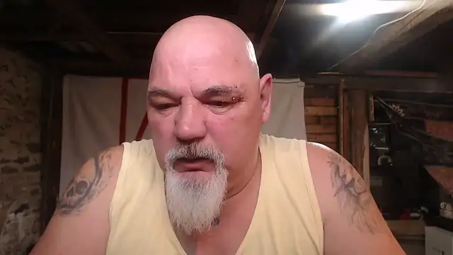 Newfiesausage1972 online show from 03-18-26, 09:48