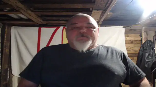 Newfiesausage1972 online show from 12-16-25, 08:51