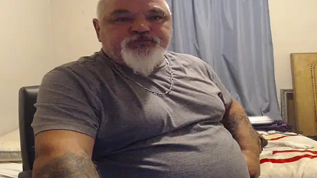 Newfiesausage1972 online show from 09-27-25, 05:13