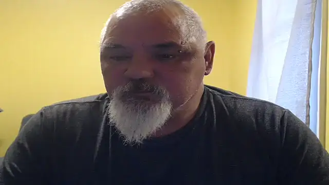 Newfiesausage1972 online show from 11-09-25, 06:34