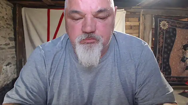 Newfiesausage1972 online show from 05-10-26, 11:50