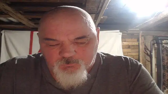 Newfiesausage1972 online show from 01-08-26, 11:33