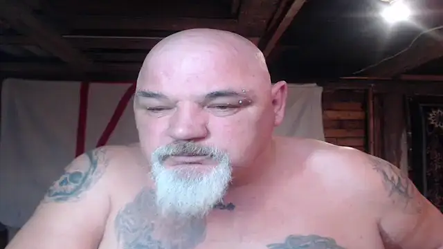 Newfiesausage1972 online show from 03-26-26, 12:25