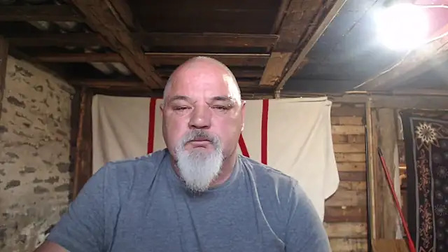 Newfiesausage1972 online show from 05-18-26, 12:10