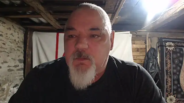 Newfiesausage1972 online show from 12-15-25, 09:15