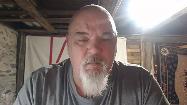 Newfiesausage1972 online show from 04-12-26, 08:39