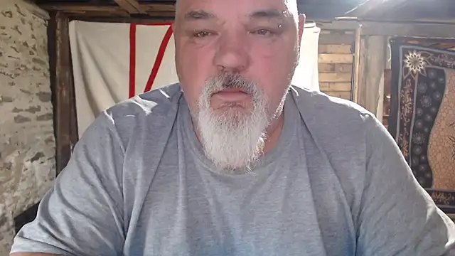 Newfiesausage1972 online show from 05-13-26, 11:17