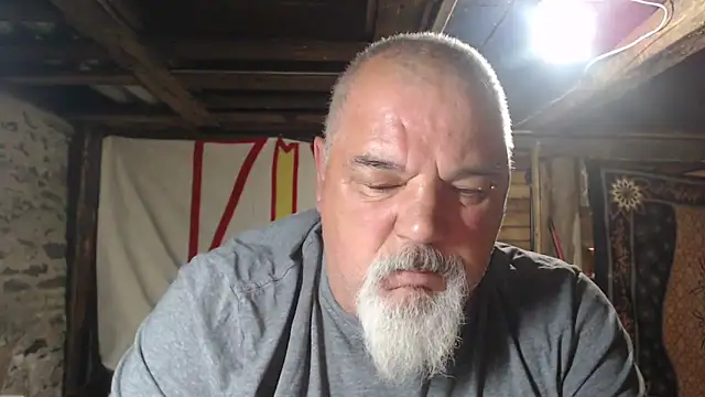 Newfiesausage1972 online show from 05-30-26, 08:09