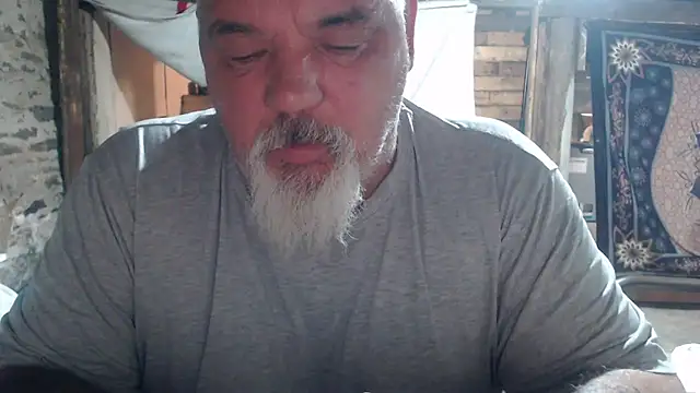 Newfiesausage1972 online show from 07-11-26, 09:09