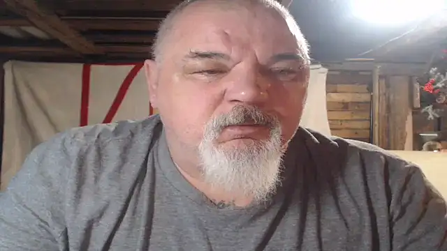 Newfiesausage1972 online show from 02-08-26, 09:18