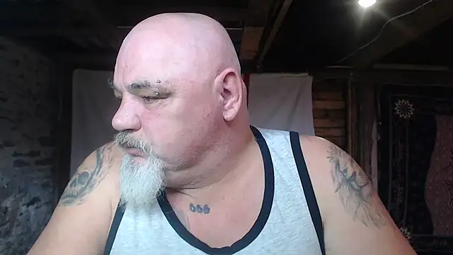 Newfiesausage1972 online show from 03-28-26, 09:05