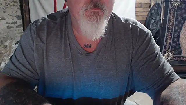 Newfiesausage1972 online show from 11-29-25, 08:58