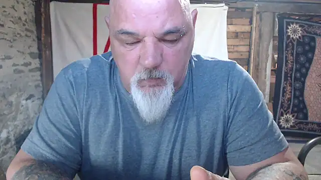 Newfiesausage1972 online show from 05-01-26, 11:15