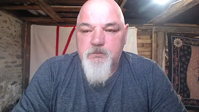 Newfiesausage1972 online show from 04-22-26, 02:46
