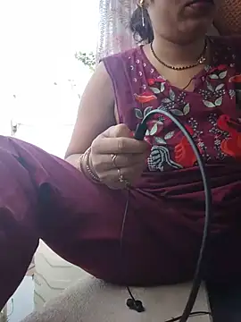 Snapshot of Simaran_bhabhi chatting on 06-08-26, 12:49 Simaran bhabhi online show from 06-08-26, 12:49