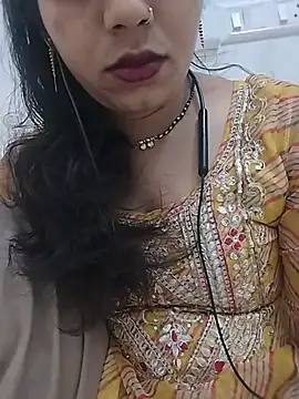 Snapshot of Simaran_bhabhi chatting on 06-07-26, 12:38 Simaran bhabhi online show from 06-07-26, 12:38