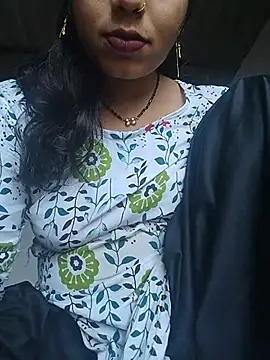 Snapshot of Simaran_bhabhi chatting on 06-12-26, 12:41 Simaran bhabhi online show from 06-12-26, 12:41