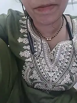 Snapshot of Simaran_bhabhi chatting on 07-15-26, 05:47 Simaran bhabhi online show from 07-15-26, 05:47