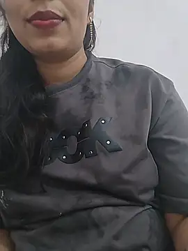 Snapshot of Simaran_bhabhi chatting on 06-29-26, 04:52 Simaran bhabhi online show from 06-29-26, 04:52