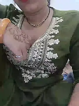 Snapshot of Simaran_bhabhi chatting on 07-14-26, 04:24 Simaran bhabhi online show from 07-14-26, 04:24
