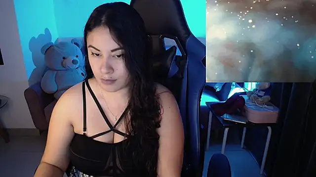 LauraHawkes online show from 03-01-25, 01:22