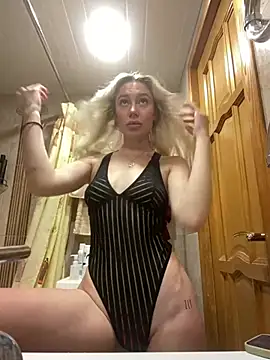 Snapshot of meanexx chatting on 02-14-25, 10:28 meanexx online show from 02-14-25, 10:28