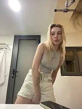 Snapshot of meanexx chatting on 12-28-24, 05:25 meanexx online show from 12-28-24, 05:25