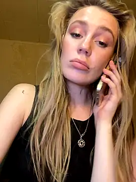 Snapshot of meanexx chatting on 09-28-25, 04:25 meanexx online show from 09-28-25, 04:25