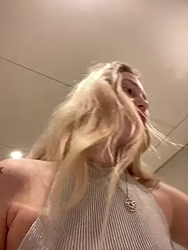 Snapshot of meanexx chatting on 12-21-24, 02:58 meanexx online show from 12-21-24, 02:58