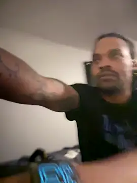 1BeautyN1Beast online show from 12-23-25, 06:34