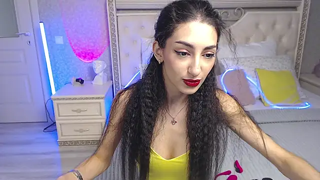 Lina Robbins online show from 10-07-25, 04:24