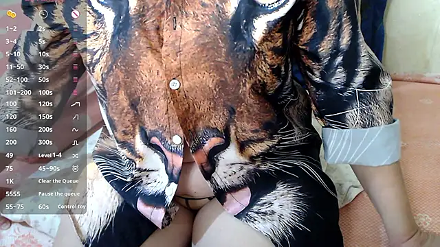 RoseStarr online show from 10-29-25, 03:11