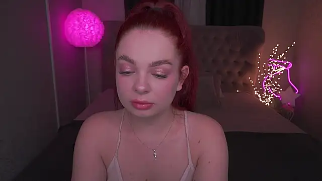 Snapshot of CarolinaDia chatting on 03-16-25, 08:32 CarolinaDia online show from 03-16-25, 08:32