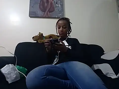 Snapshot of hoely_grail01 chatting on 11-06-25, 06:12 hoely grail01 online show from 11-06-25, 06:12