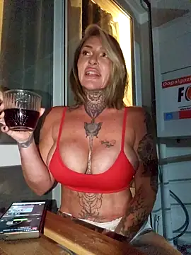 YourMommyBlair online show from 10-28-25, 04:17