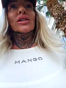 YourMommyBlair online show from 11-12-25, 11:03